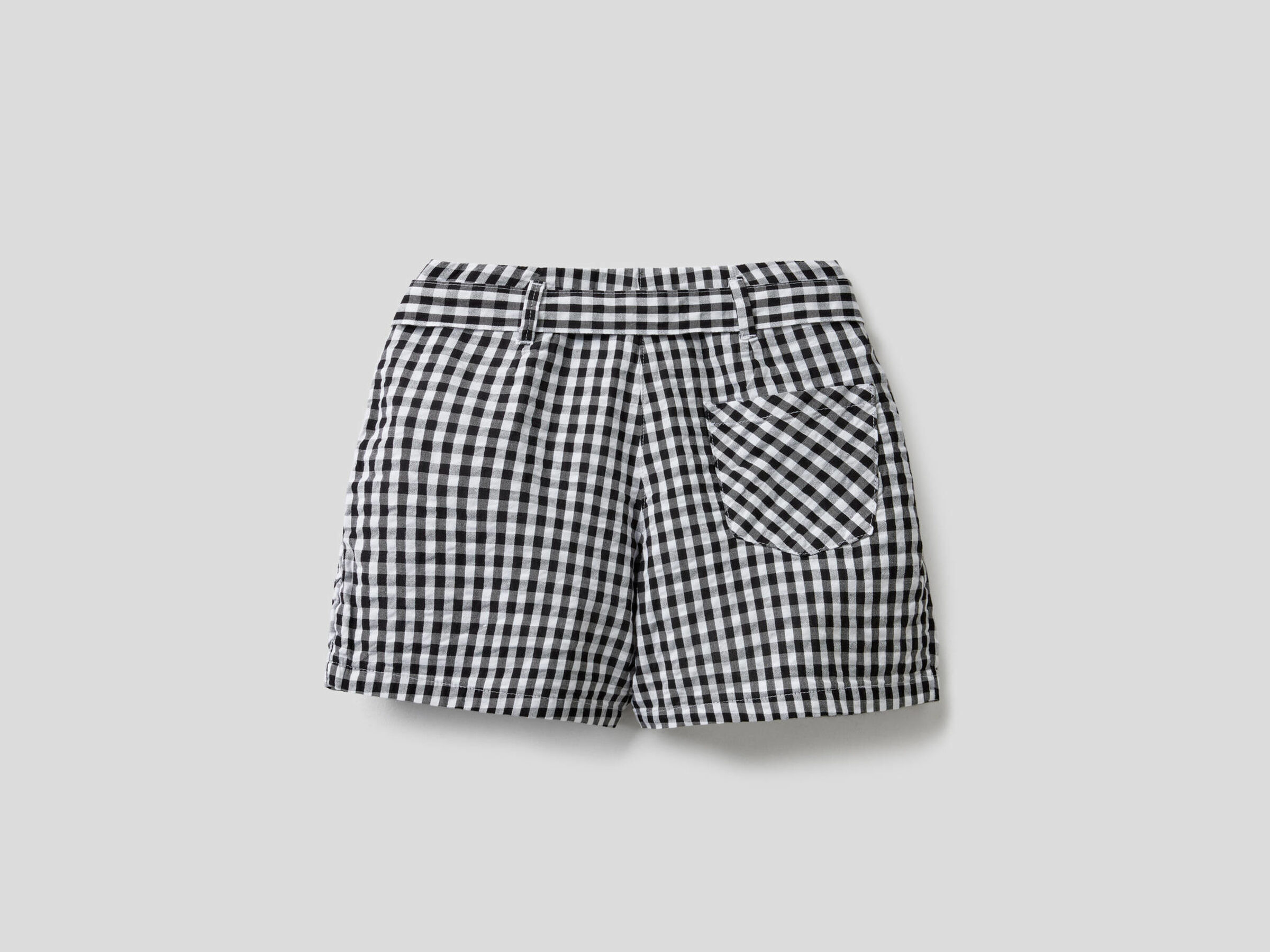 Pantalón corto con estampado de Vichy image number null