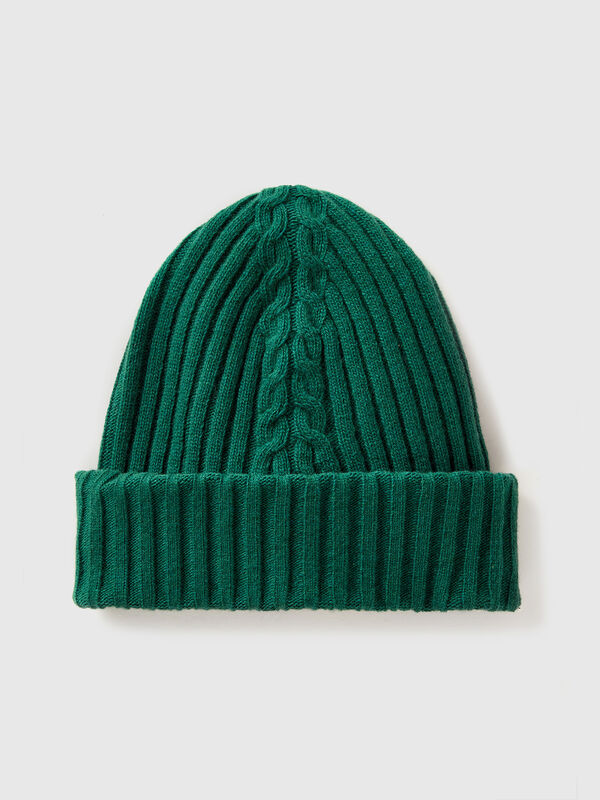 Gorro con acabado trenzado Mujer