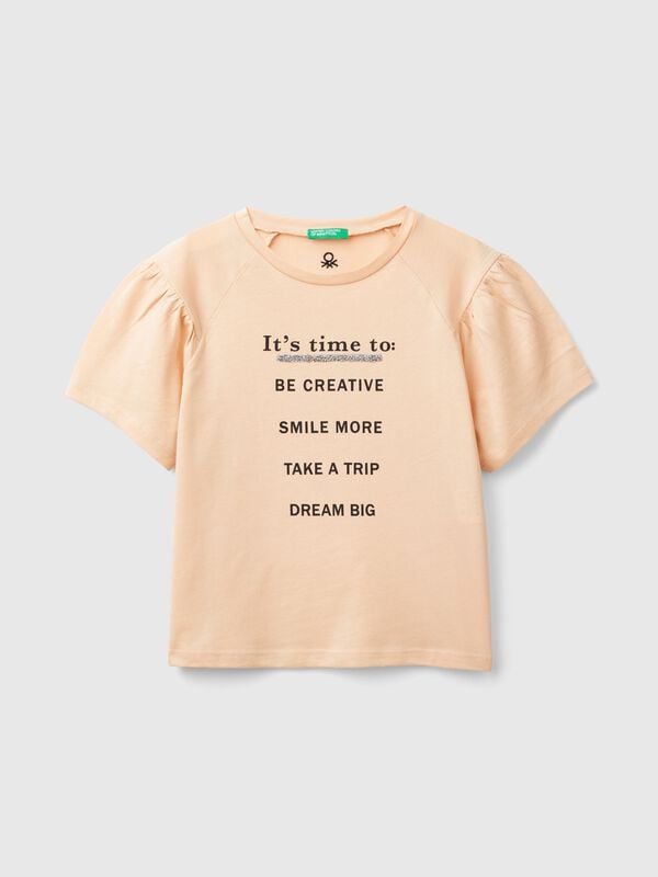Camiseta con estampado y aplicación Niña