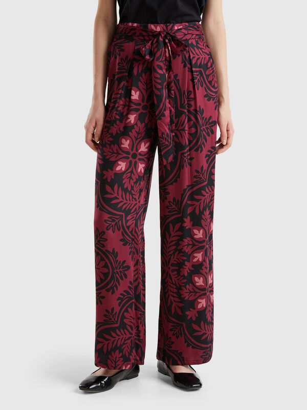 Pantalón fluido de flores Pantalón fluido de flores Mujer