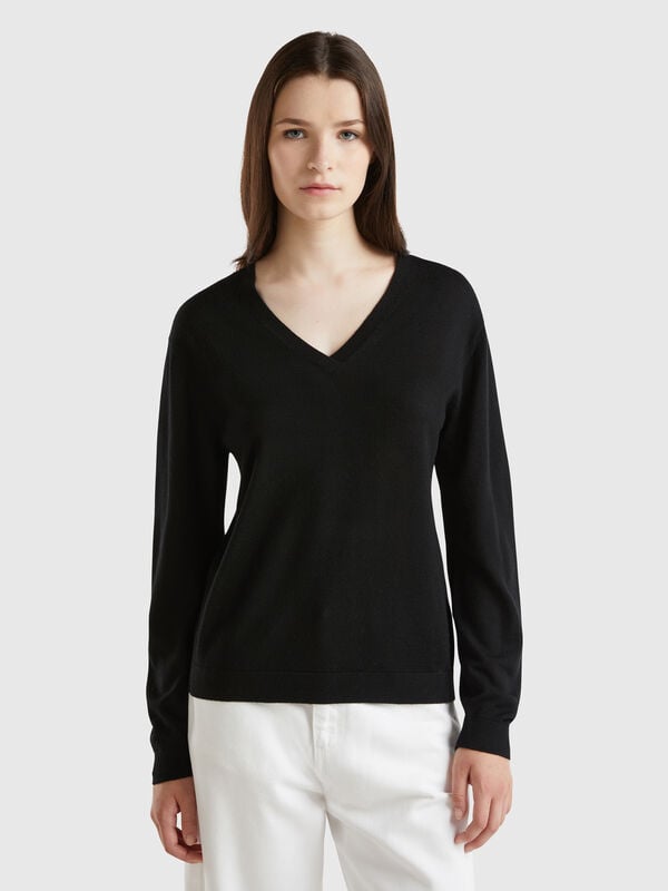Jersey de pura lana merina con escote de pico Mujer