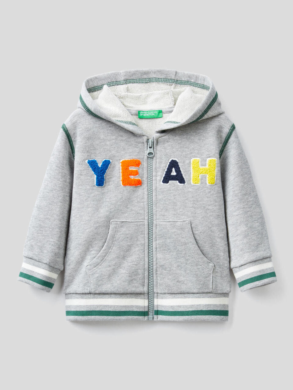 Sudadera con cremallera y capucha image number 1