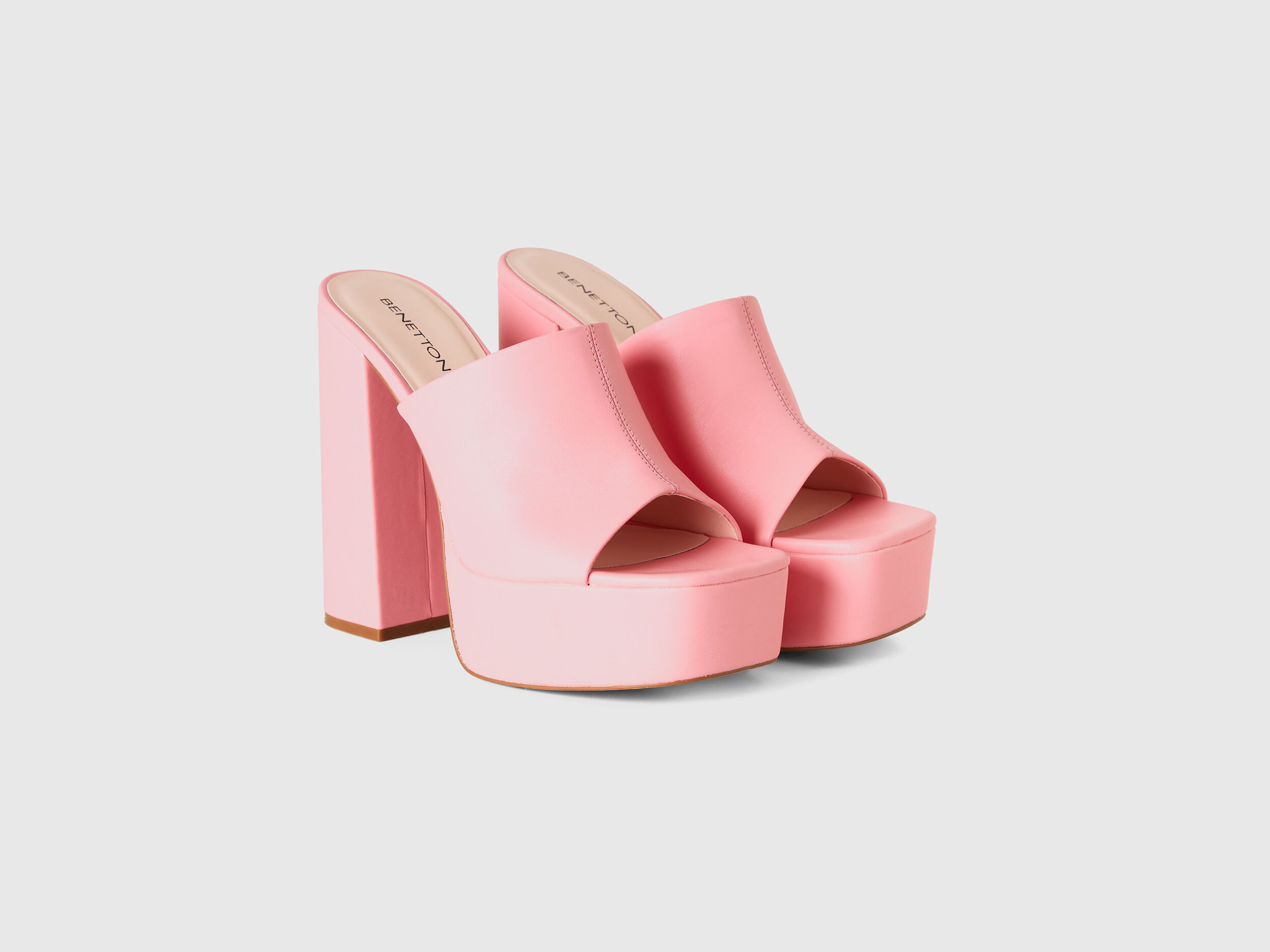 Zuecos rosas con tac n y plataforma Rosa Benetton