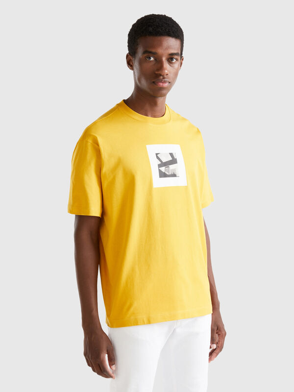 Camiseta boxy fit con estampado Hombre