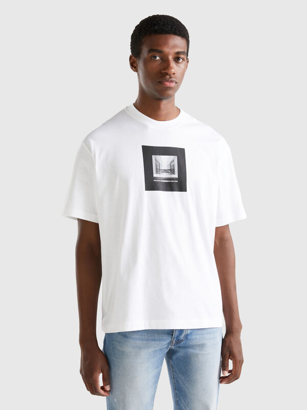 Camiseta boxy fit con estampado Hombre