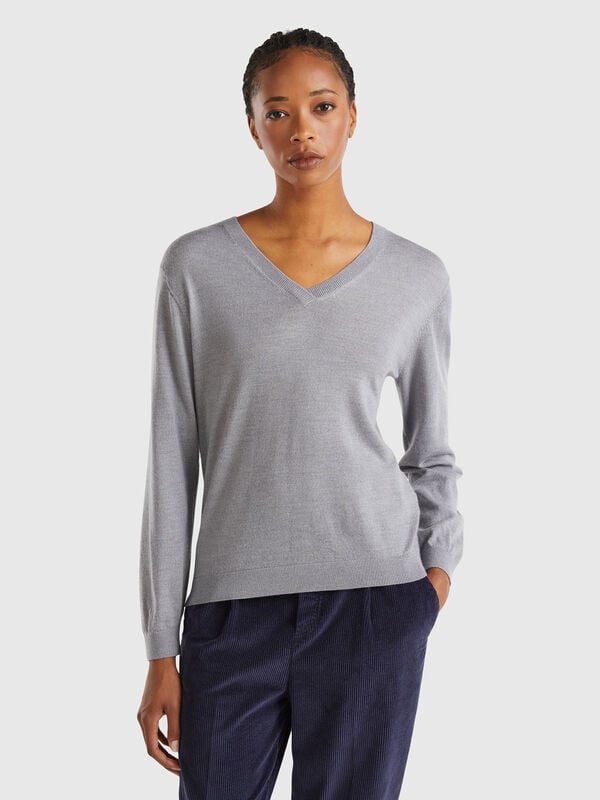 Jersey de pura lana merina con escote de pico Mujer