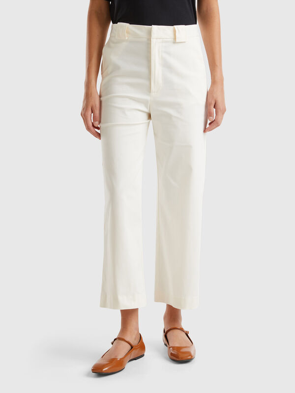 Pantalón cropped con pernera recta Pantalón cropped con pernera recta Mujer