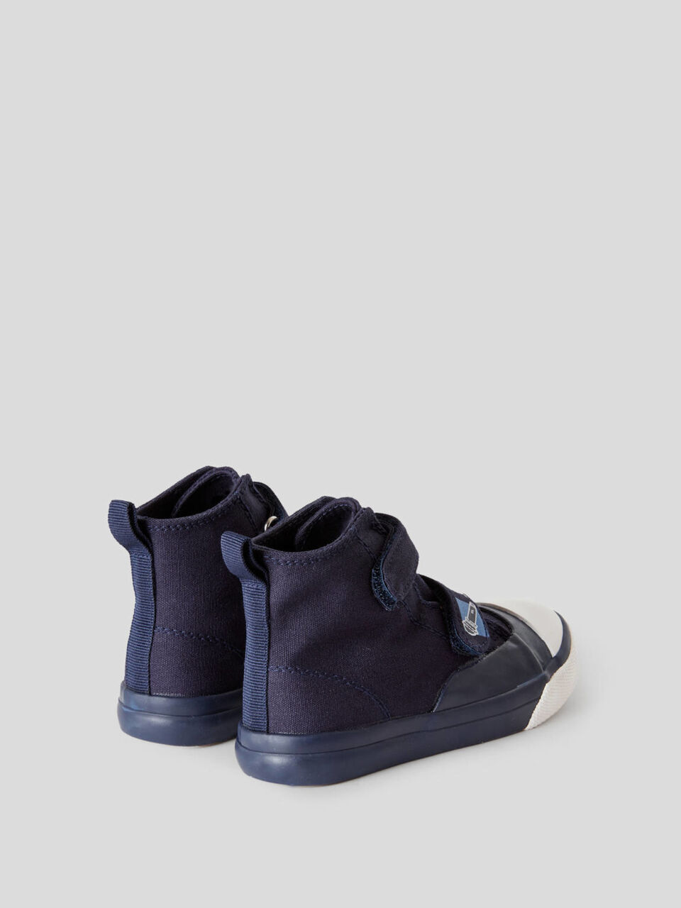 Sneakers altas con cierre de velcro image number 2