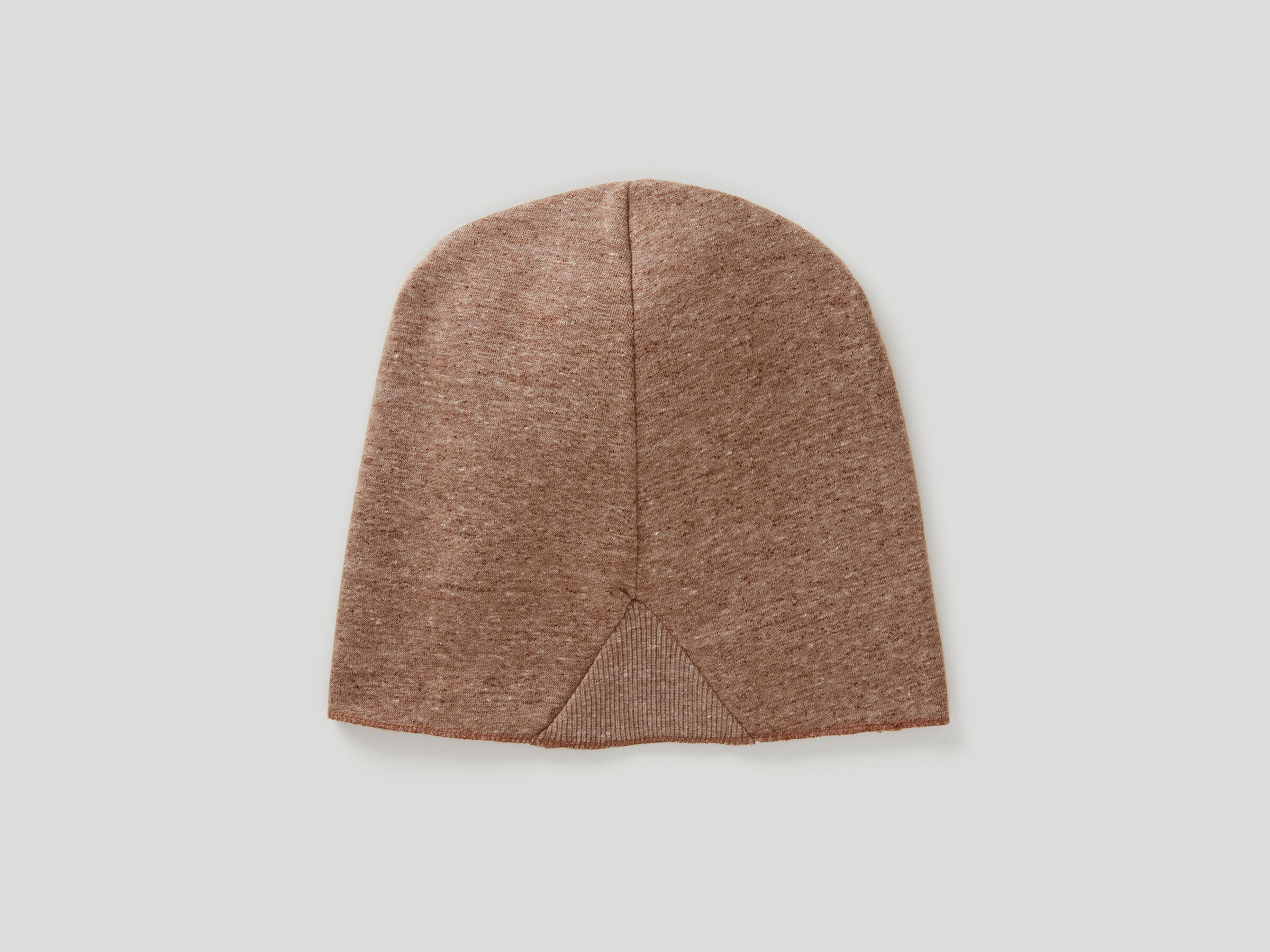 Gorro de tejido reciclado image number 2