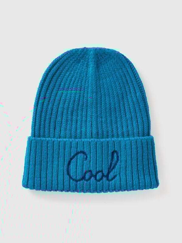 Gorro azul claro flúor con bordado Niño