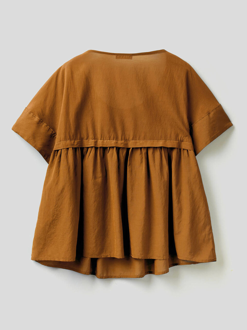 Blusa ligera con maxivolante image number 2