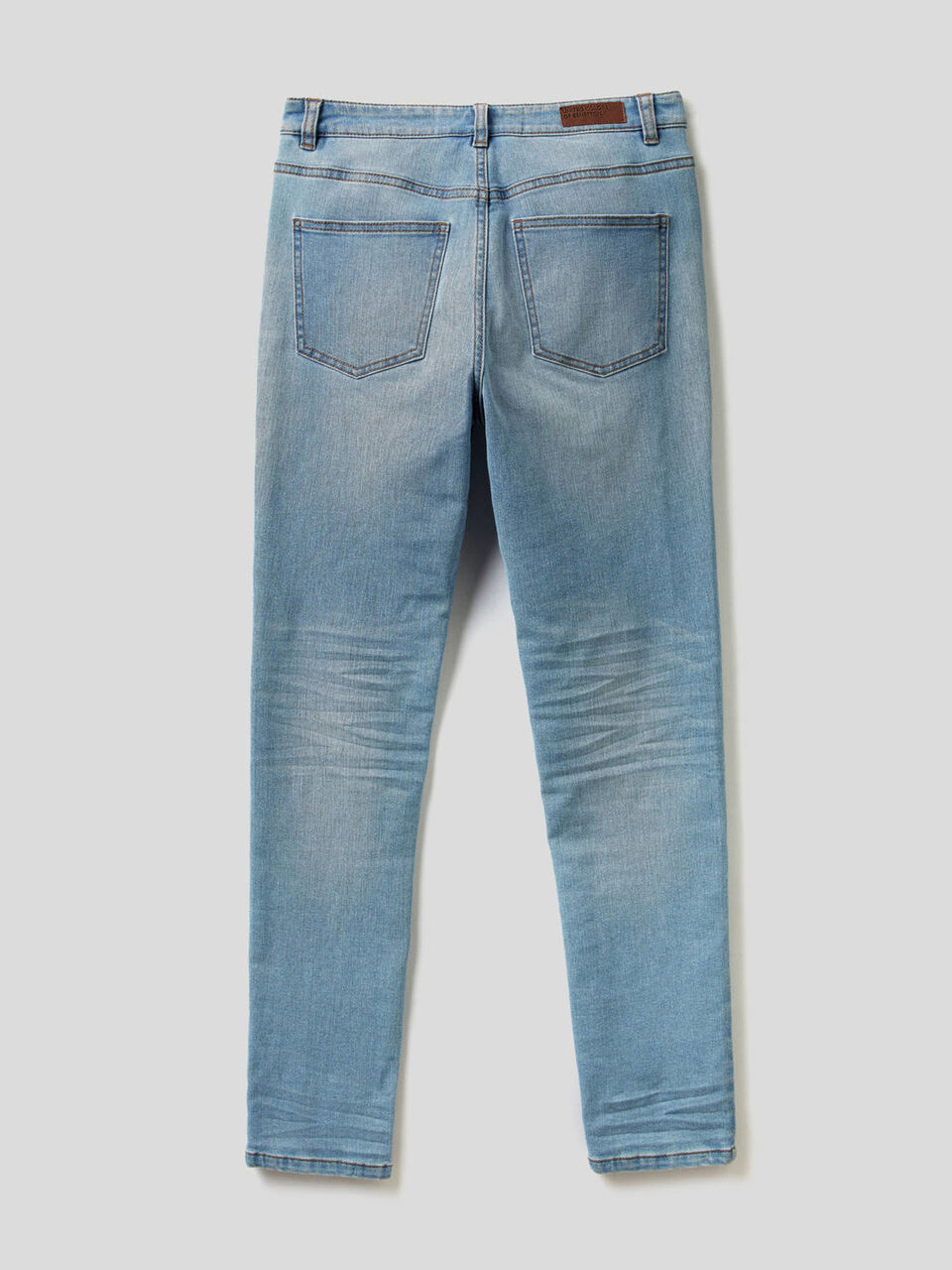Vaqueros pitillo en denim de algodón elástico image number 2