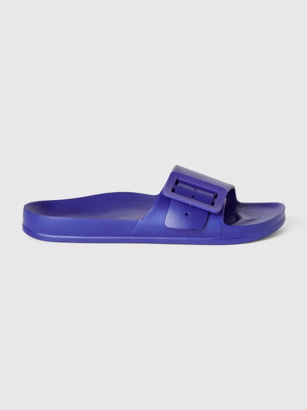 Zapatillas de goma ligeras. Mujer