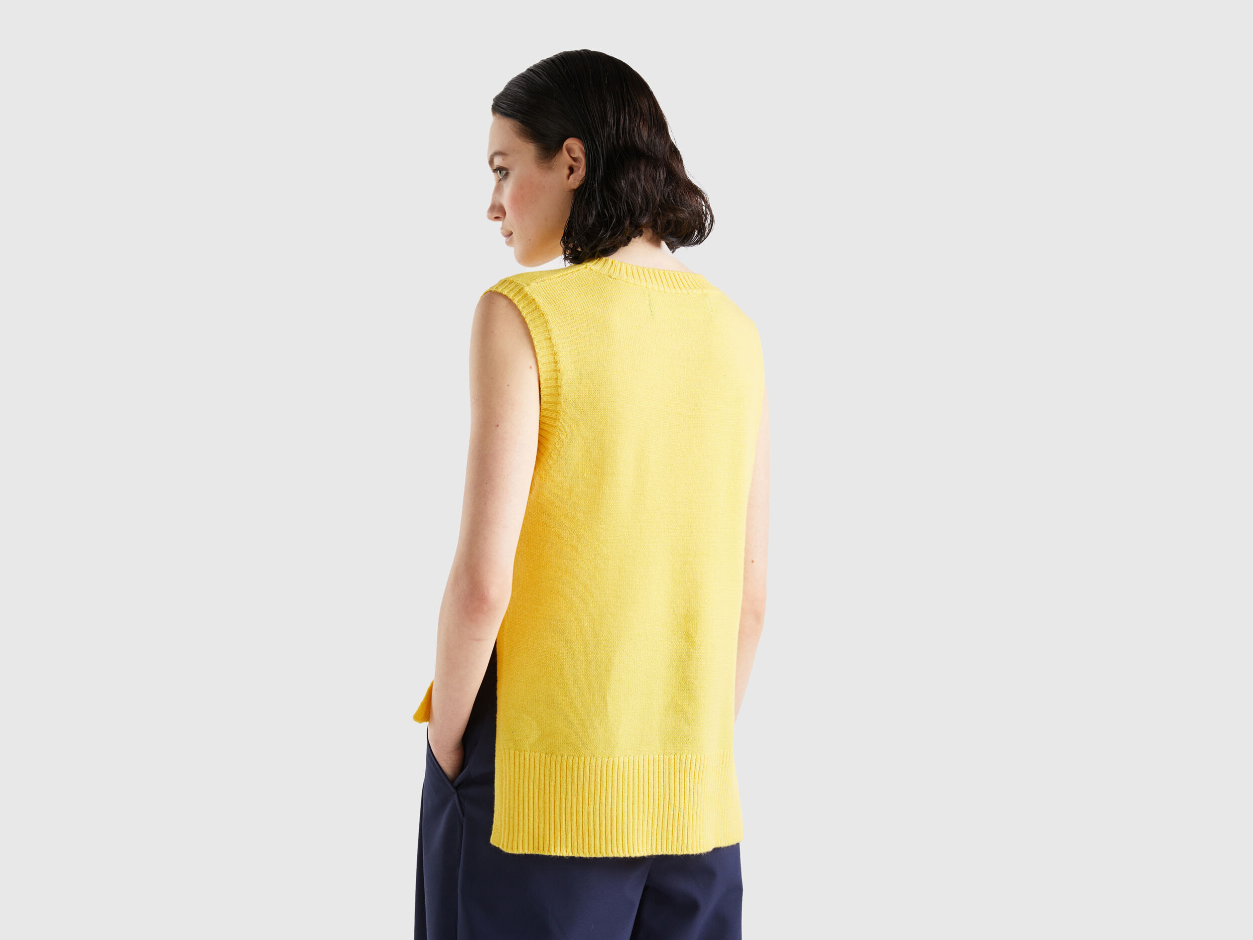 Chaleco de punto con aberturas Amarillo Benetton