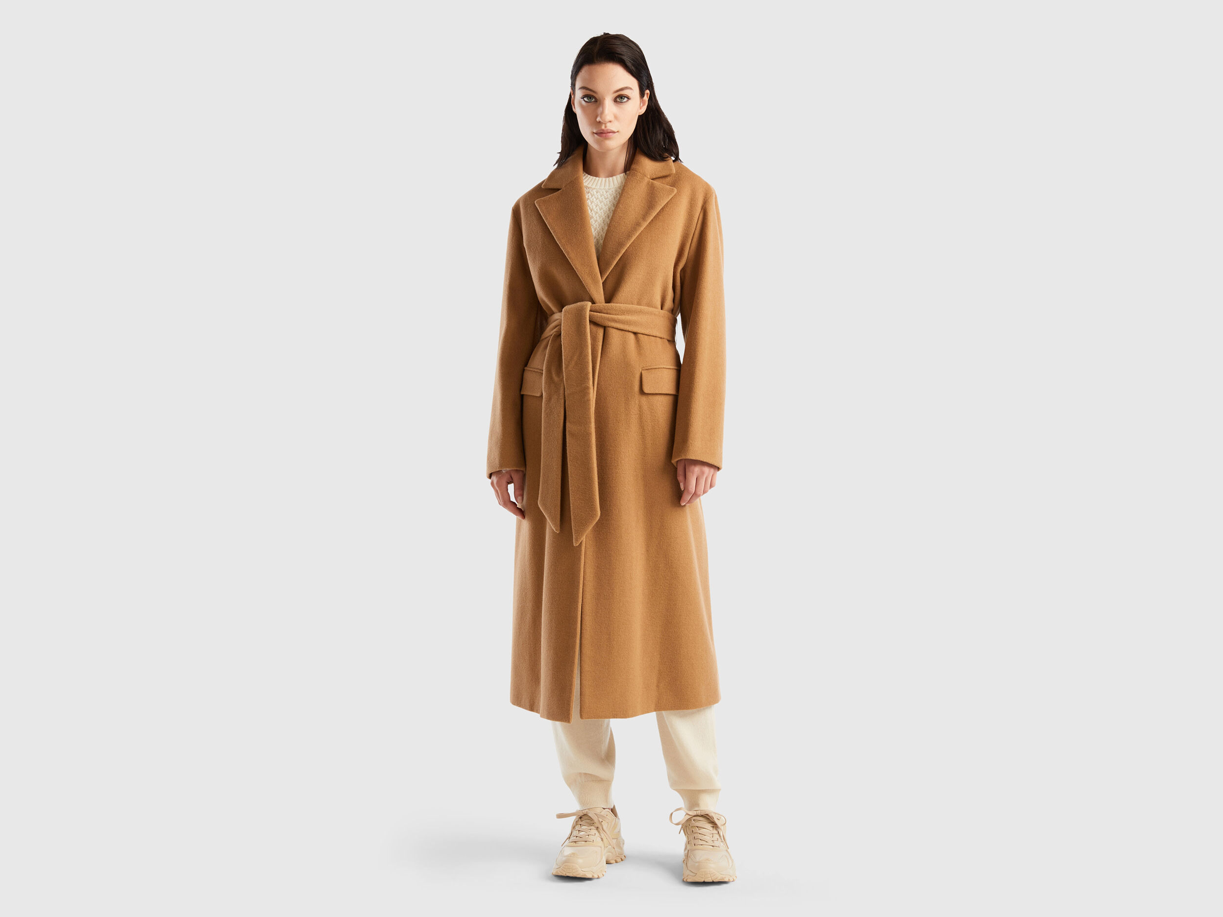 Abrigo largo con cinturon Camel Benetton