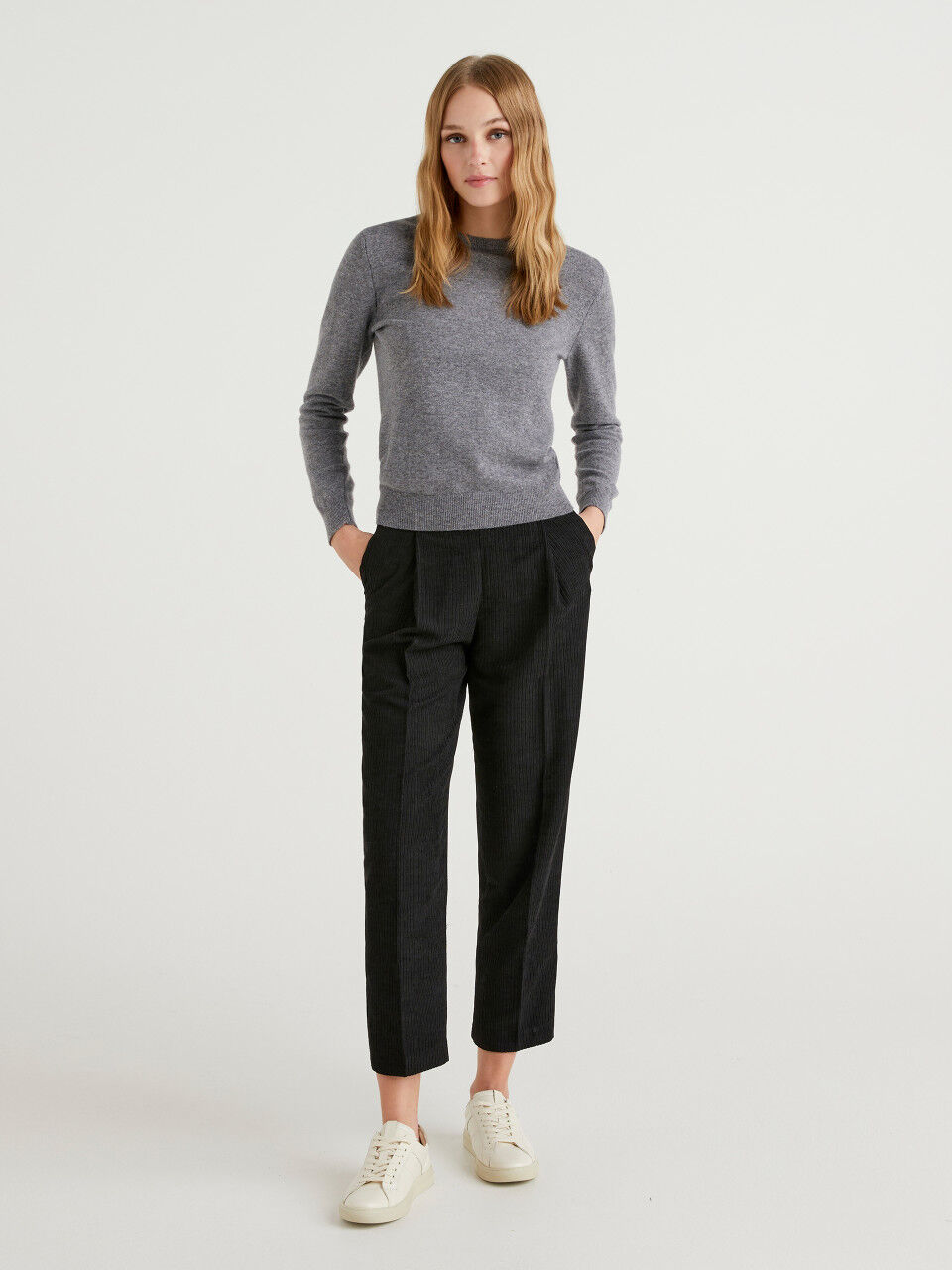 Pantalon pana best sale gris mujer