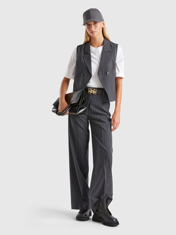 Pantalón de raya diplomática con pernera amplia Mujer