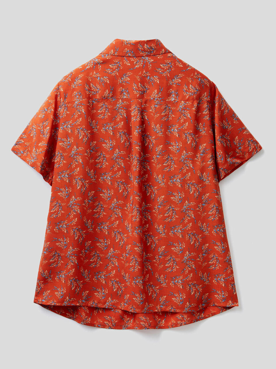 Camisa de manga corta con escote de pico image number 2