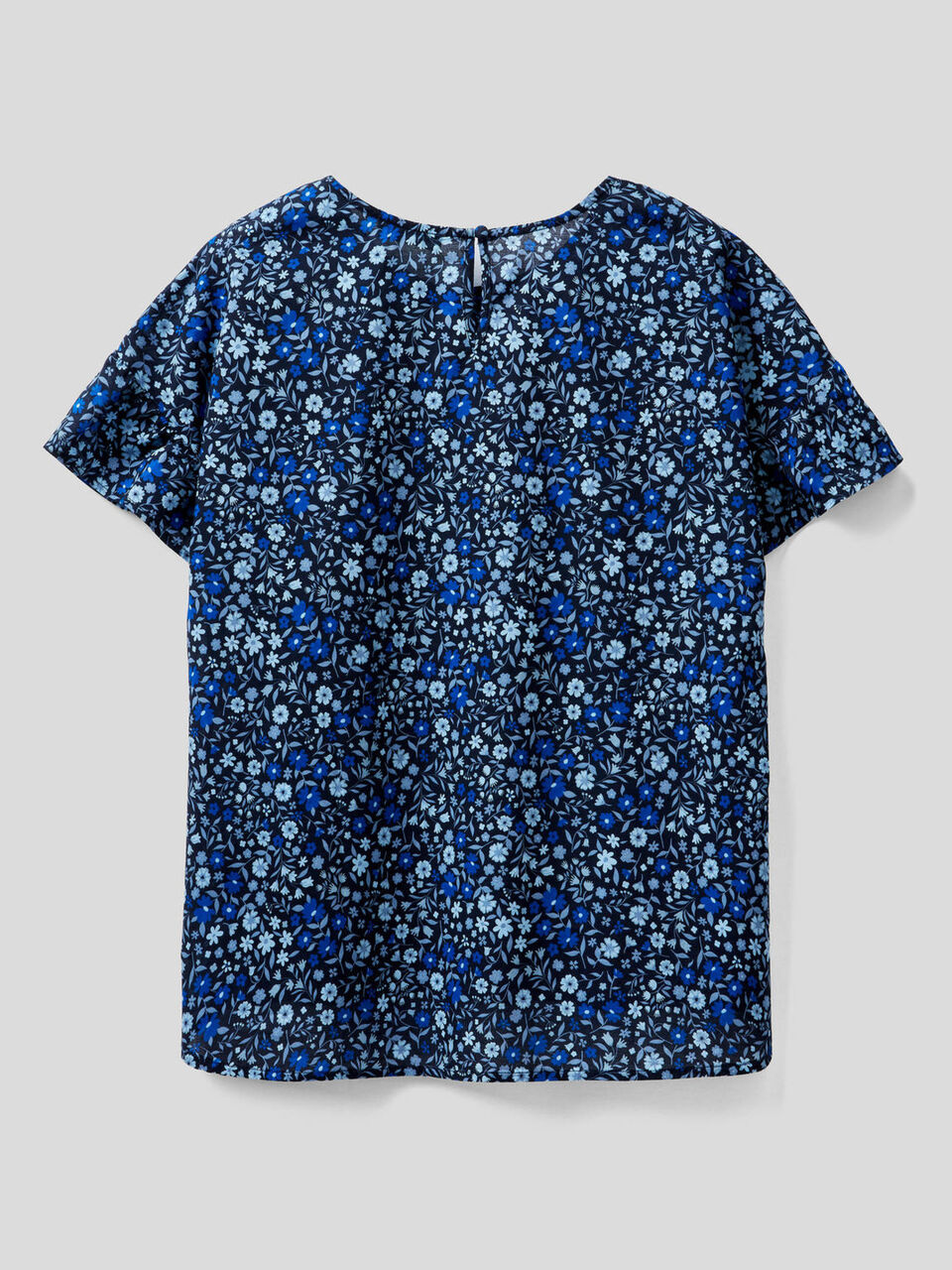 Blusa con volantes en las mangas image number 2