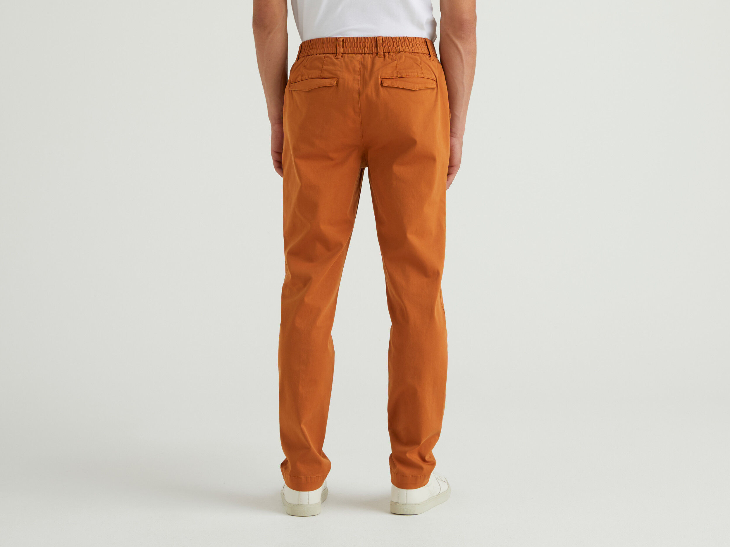 Pantalones zanahoria hombre deals