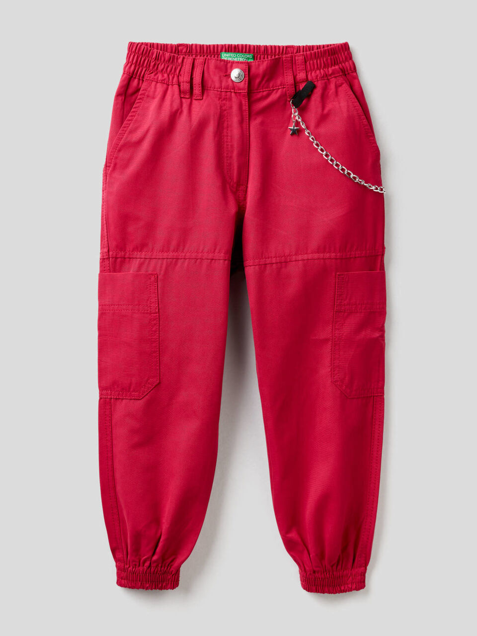 Pantalón cargo con cadena image number 1
