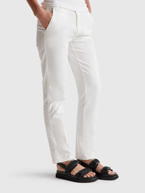 Chinos slim fit de algod&oacute;n blanco crema Mujer