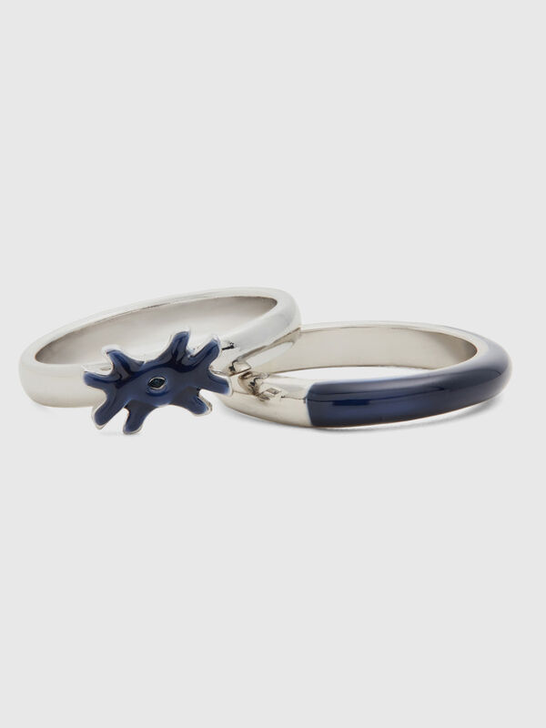 Dos anillas con detalles esmaltados azul oscuro Mujer