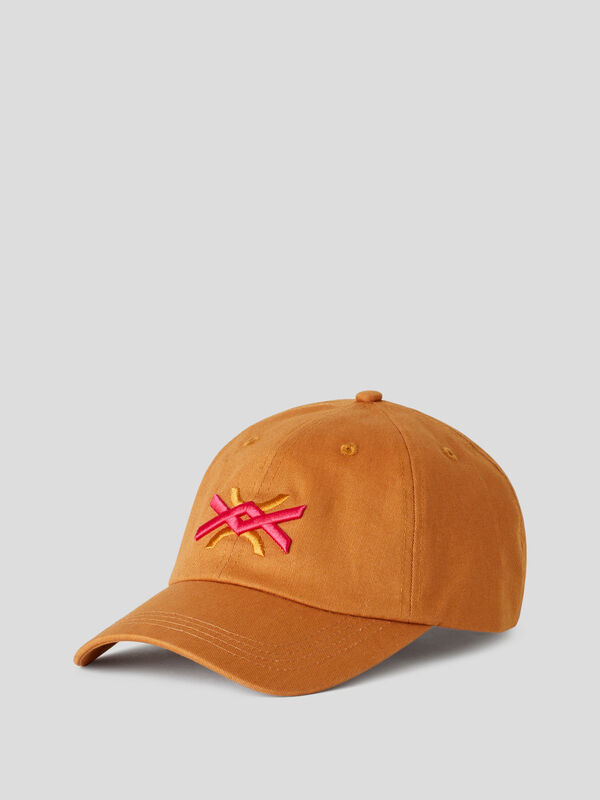 Gorra de béisbol marrón