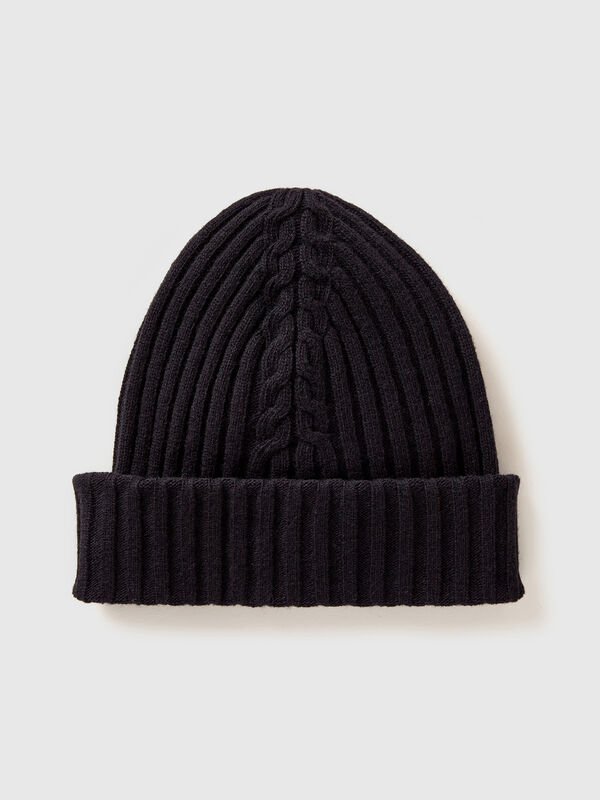 Gorro con acabado trenzado Mujer