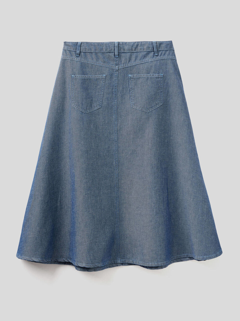 Falda midi en denim de algodón mixto image number 2