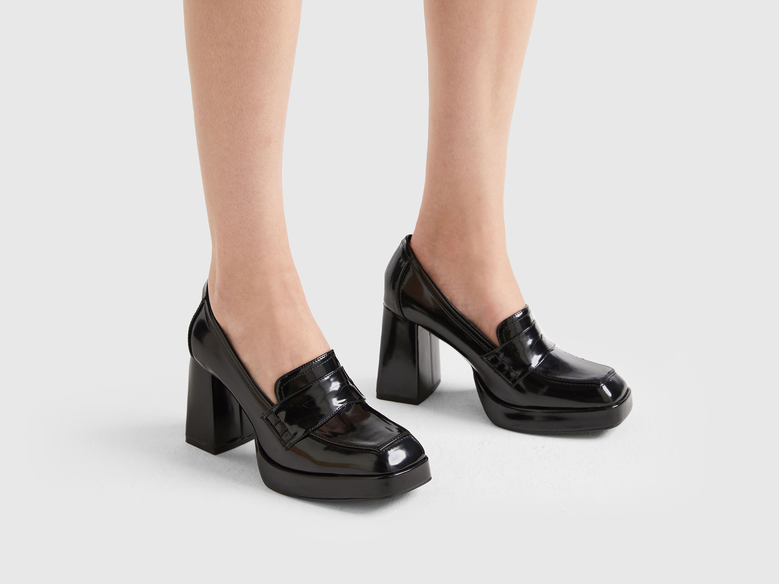 Mocasines con tacon y plataforma Negro Benetton
