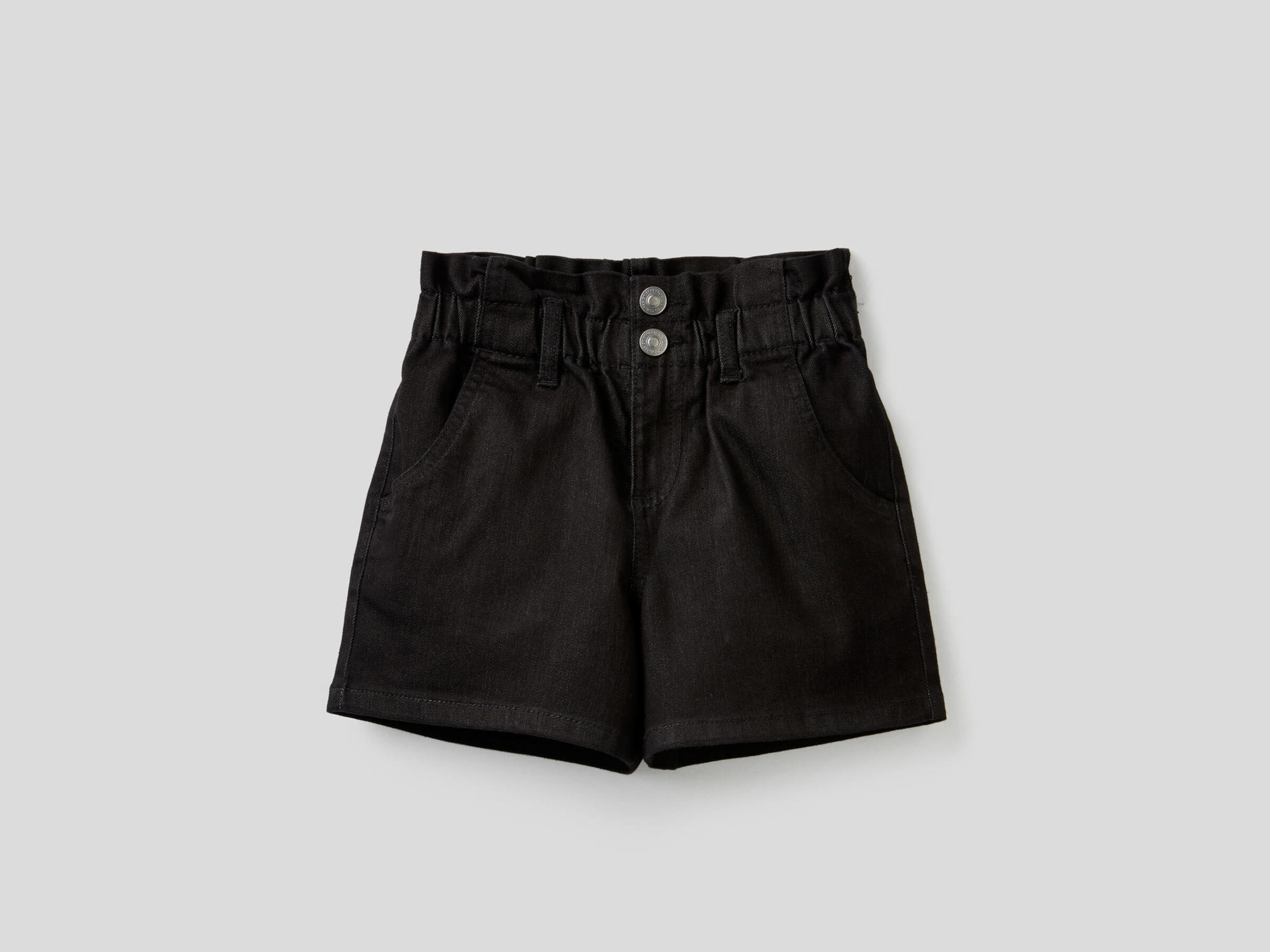 Pantalón corto paperbag en denim teñido elástico image number null