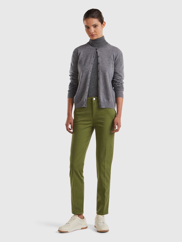 Chinos slim fit de algodón verde militar Mujer