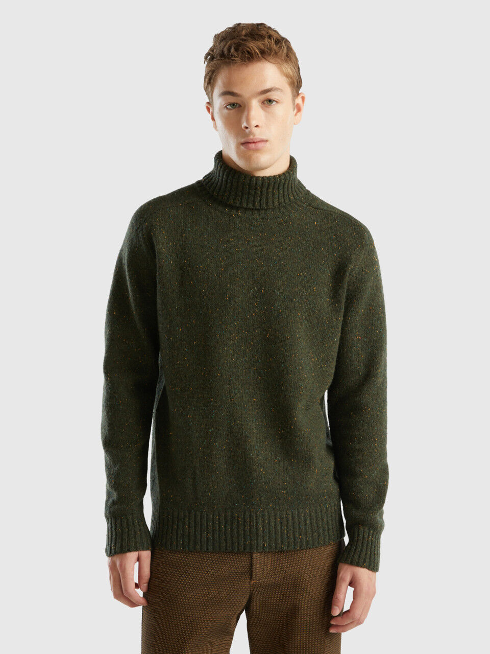 Polera hombre cuello alto 2025