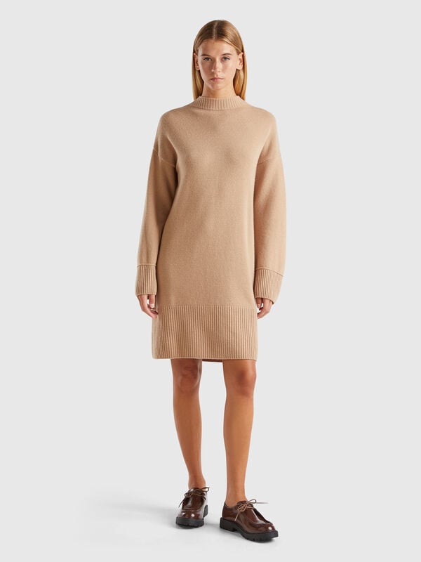 Vestido de lana mixta con cuello alto Mujer