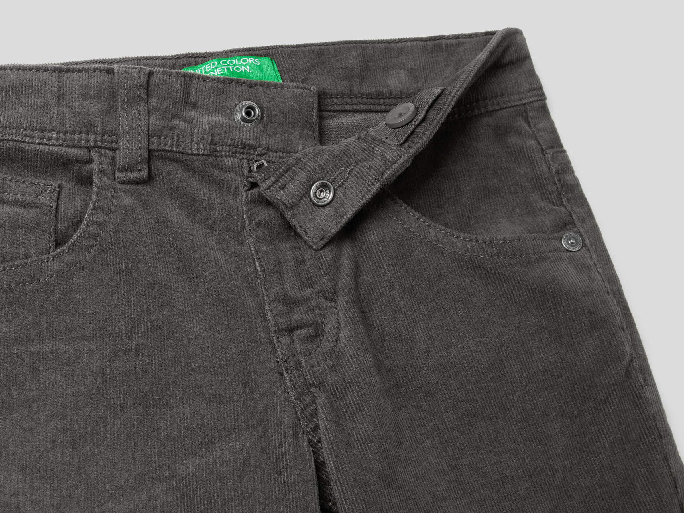 Pantalón slim fit de pana elástica image number null