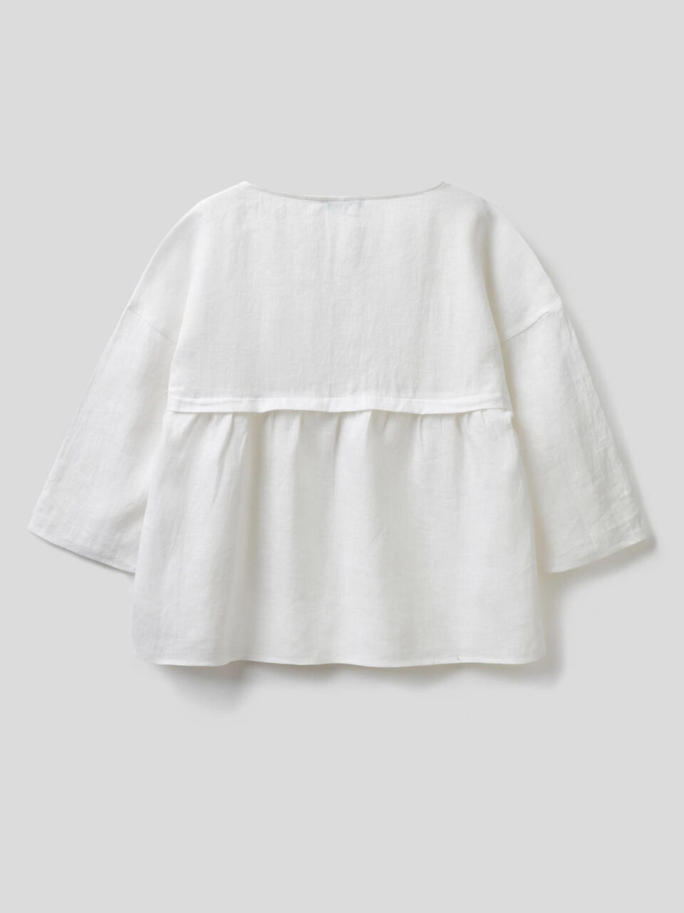 Blusa de 100% lino con volante image number 2