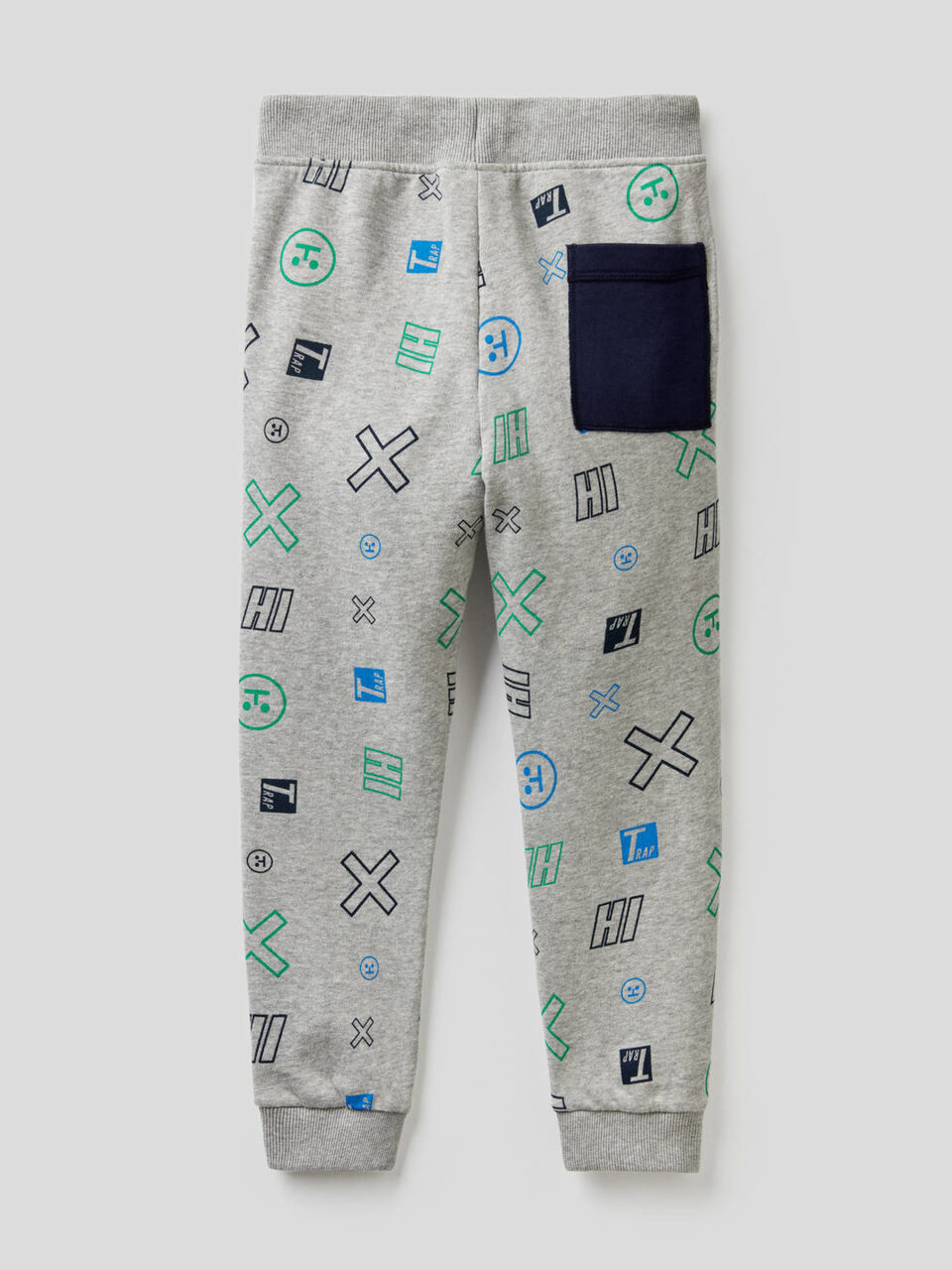 Pantalones de felpa con estampado fantasía image number 2