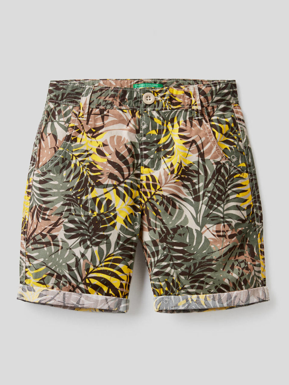 Bermudas con estampado foliage y vuelta image number 1