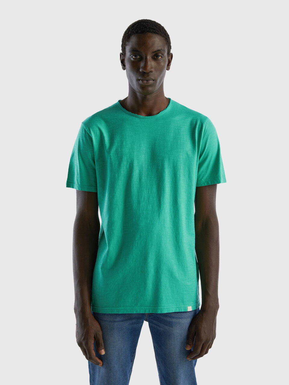Camiseta verde de algodón flameado