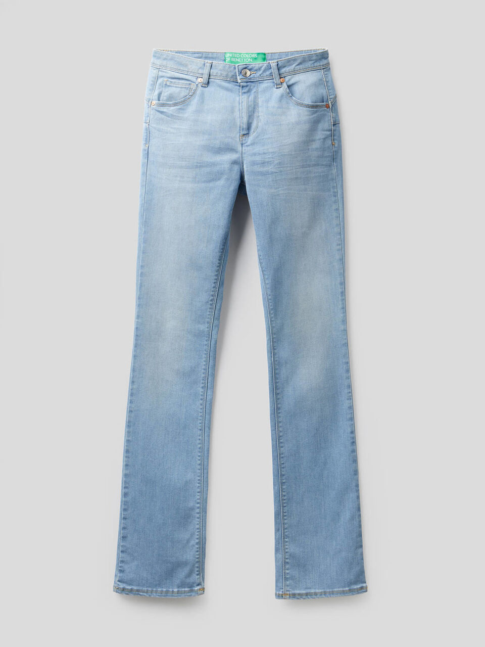 Vaqueros push-up de corte bootcut image number 1