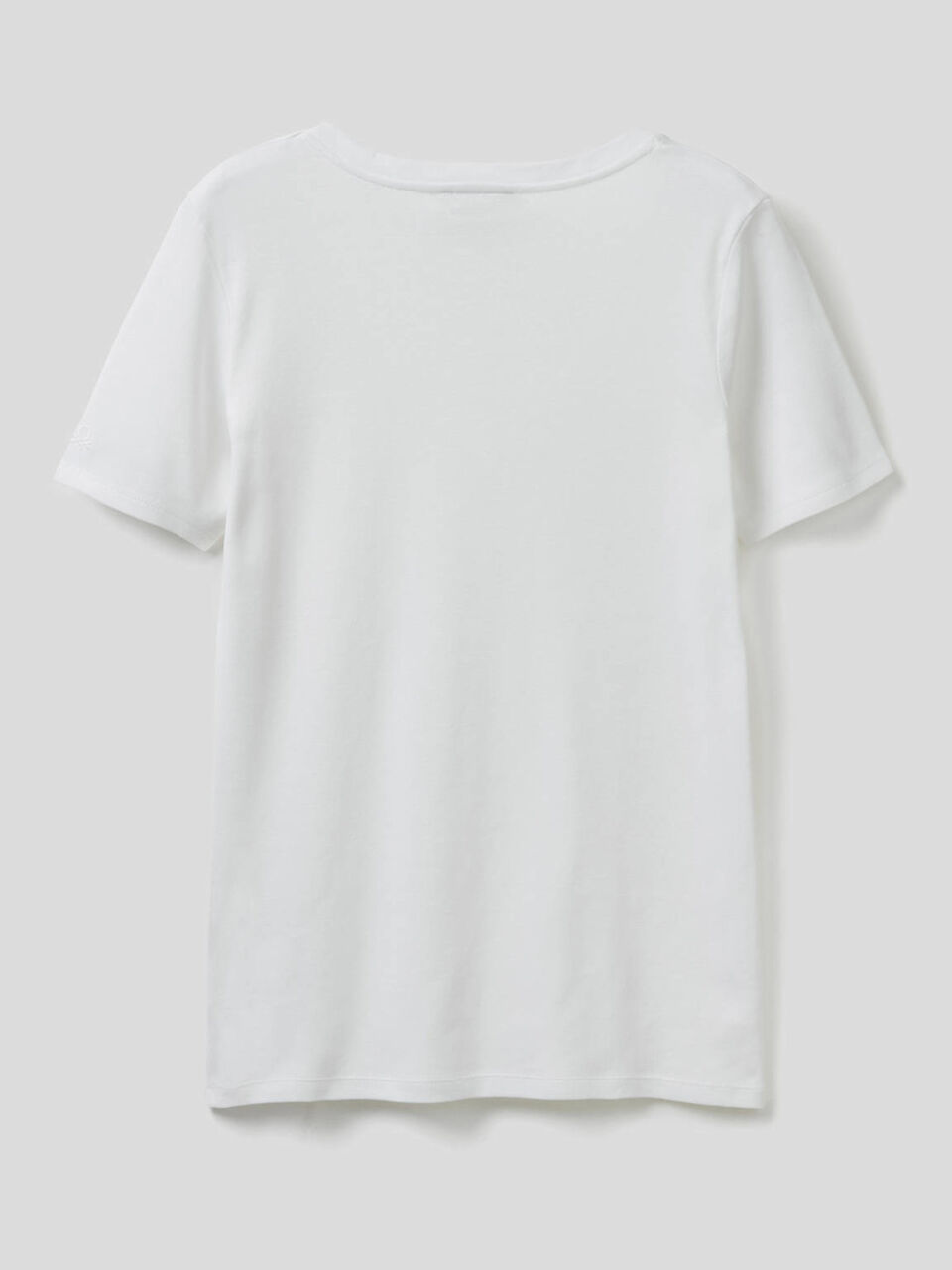 Camiseta de algodón puro con escote de pico image number 2
