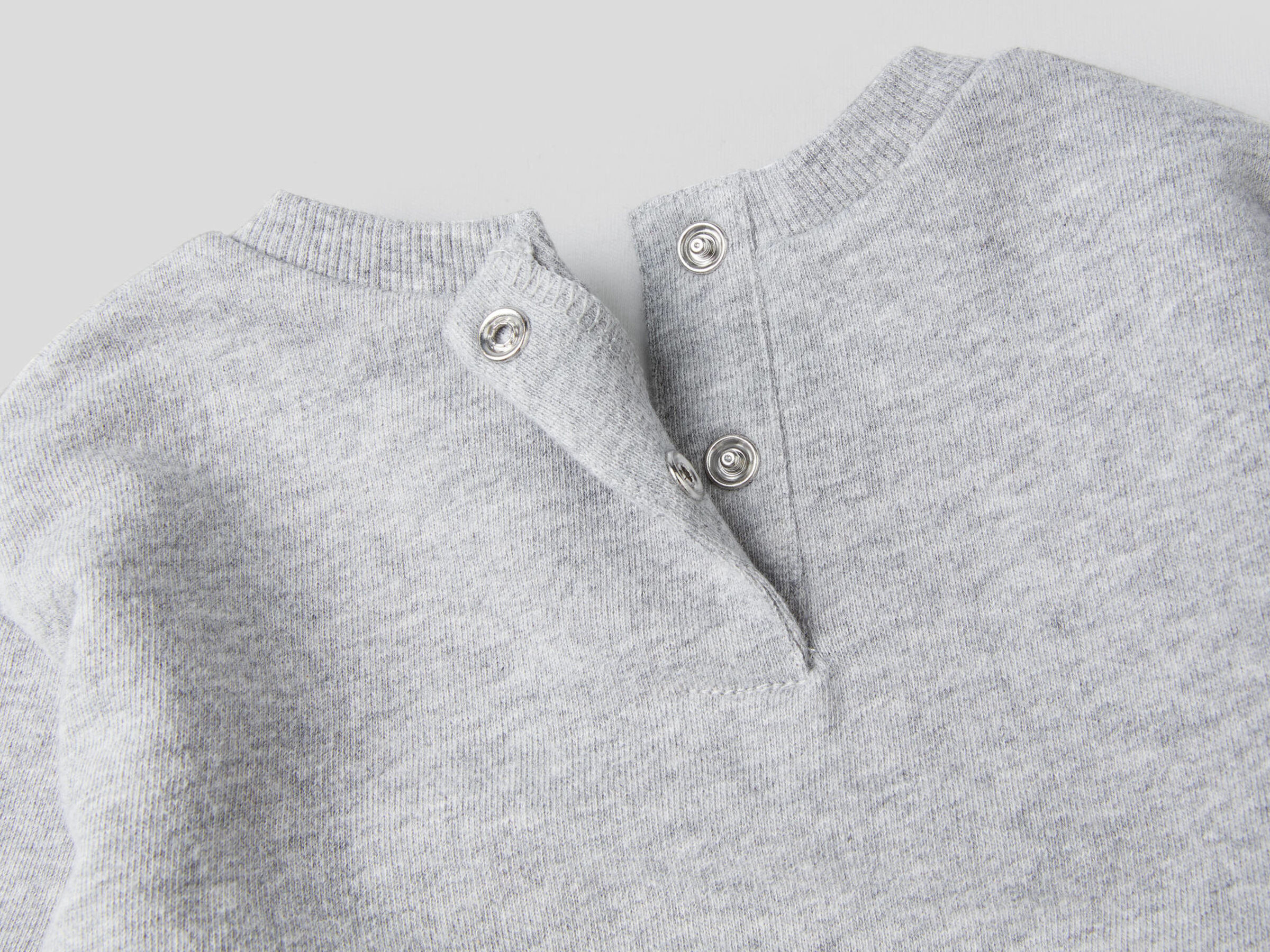 Sudadera con detalle cruzado image number null