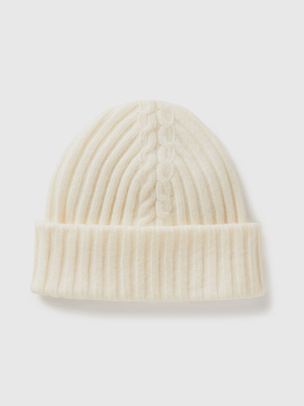 Gorro con acabado trenzado Mujer