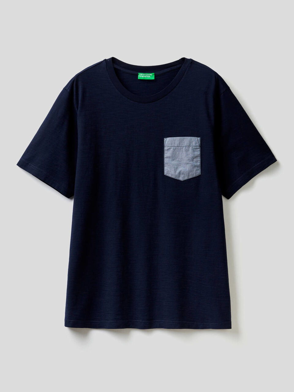 Camiseta con bolsillo en contraste image number 1