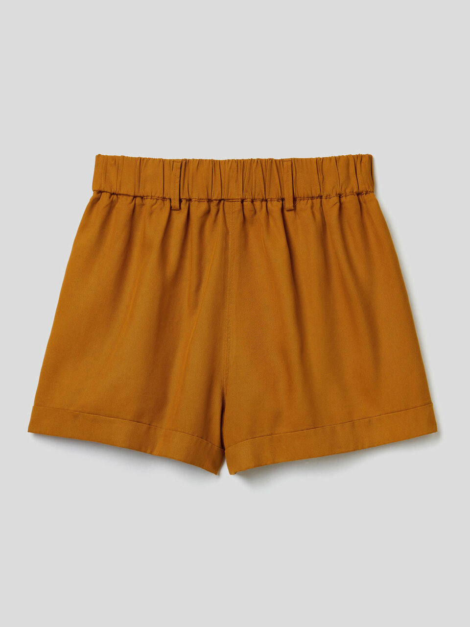 Pantalón corto liso con vuelta image number 2