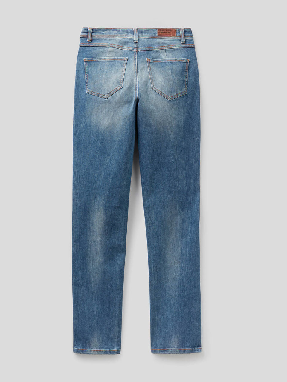 Vaqueros en denim elástico con pernera recta image number 2