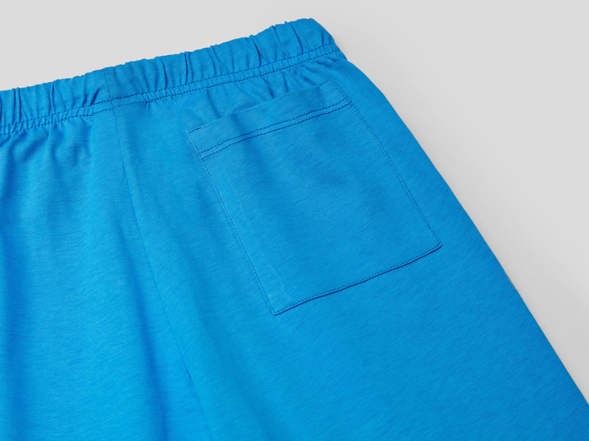Conjunto de camiseta y bermudas image number null