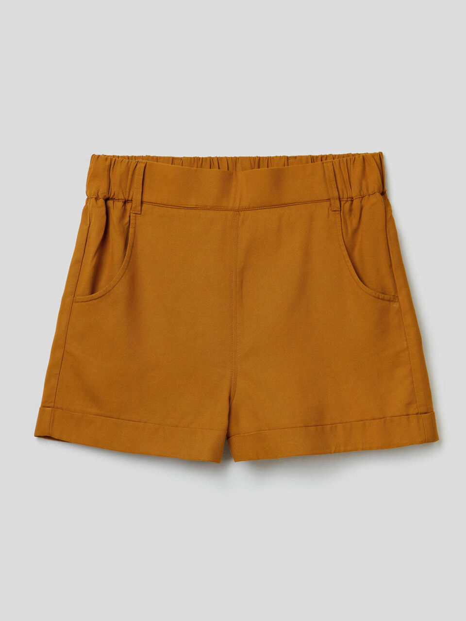 Pantalón corto liso con vuelta image number 1