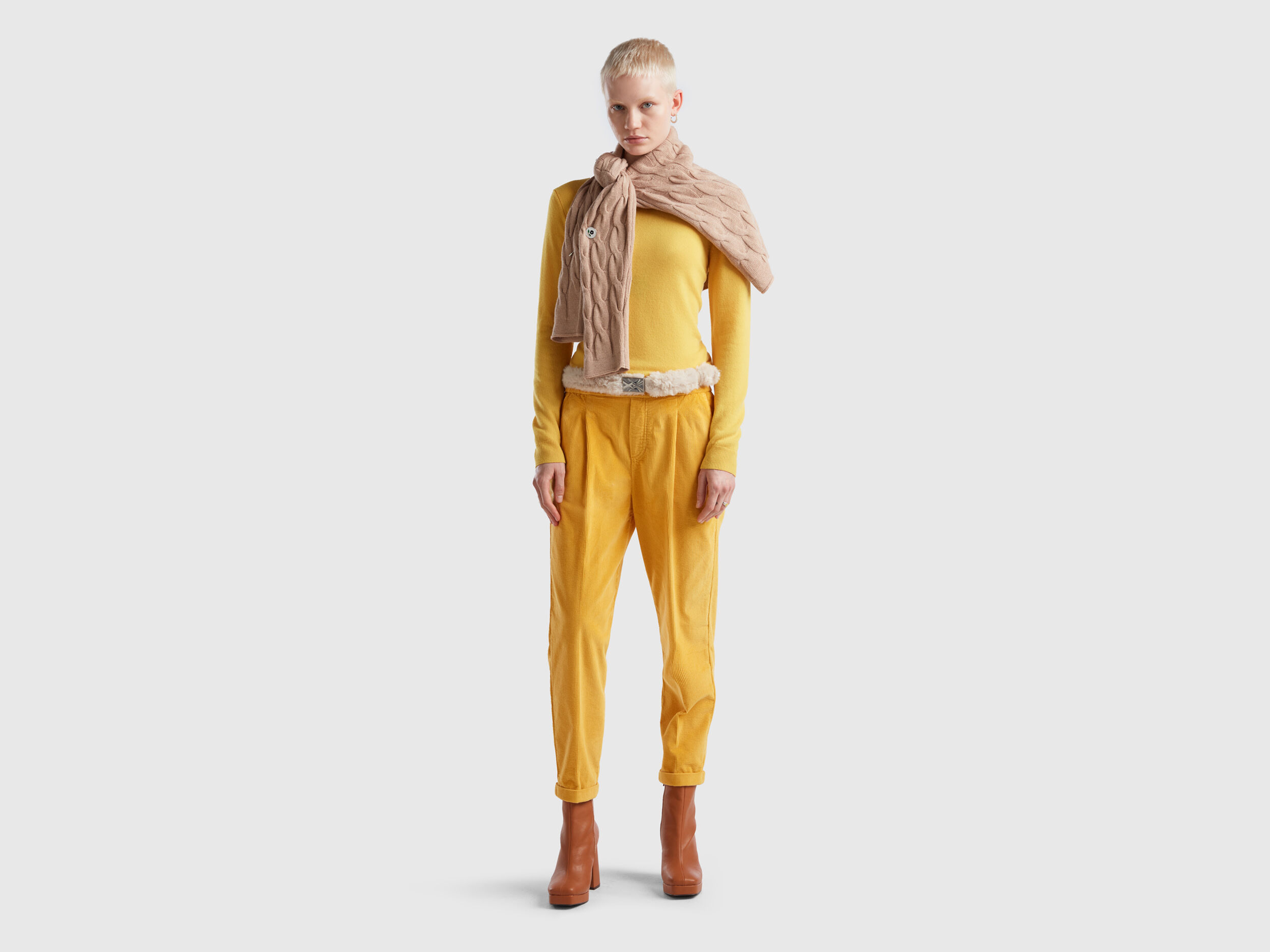 Pantalones chinos de pana con cintura elastica Amarillo Benetton
